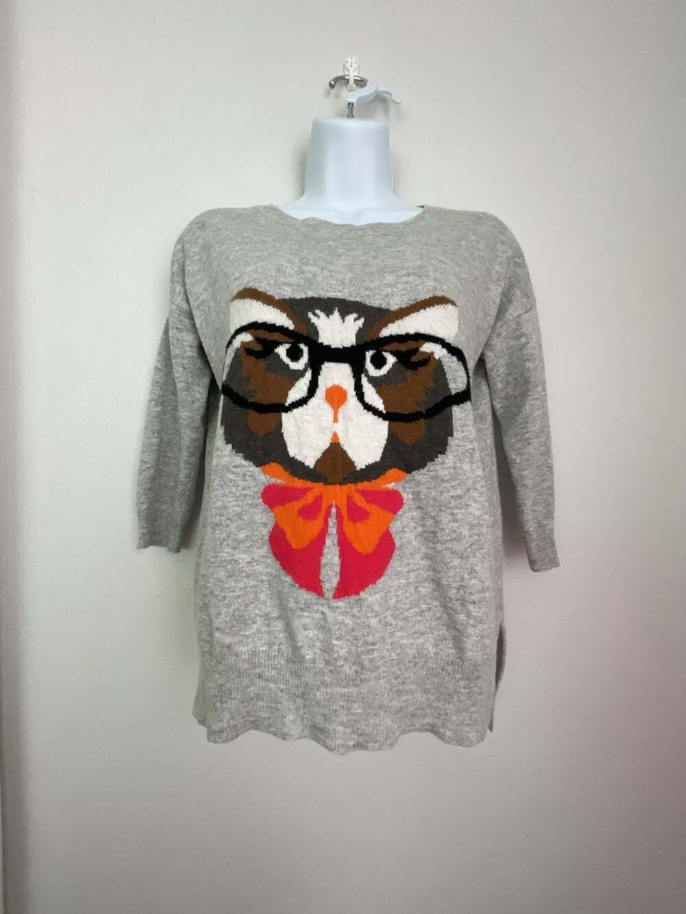 Cliche Couture Gray Cat Wearing Glasses and Bow Knit Sweater XS
Wool/Acrylic
